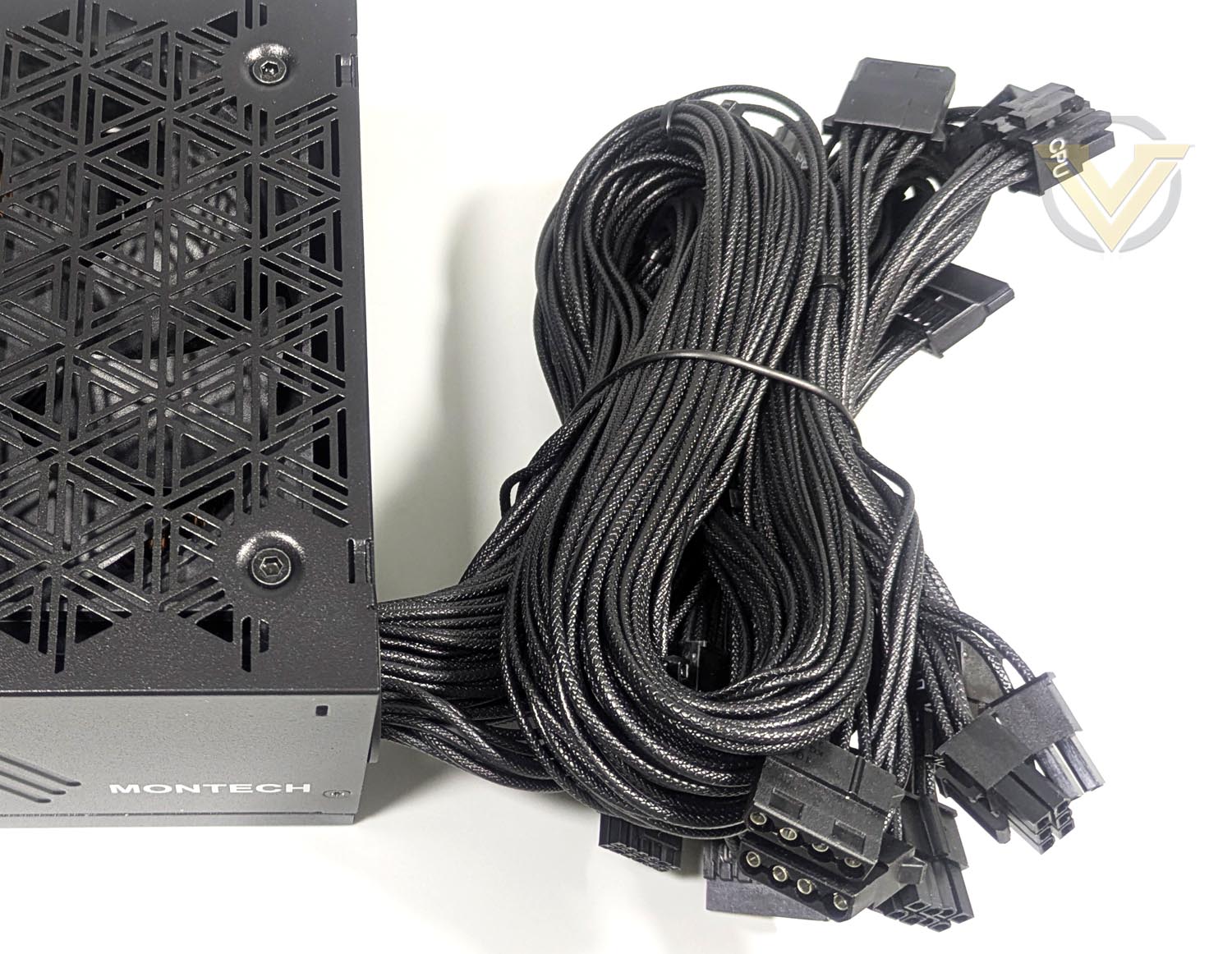 montech-beta2-850w-psu-cables-1.jpg