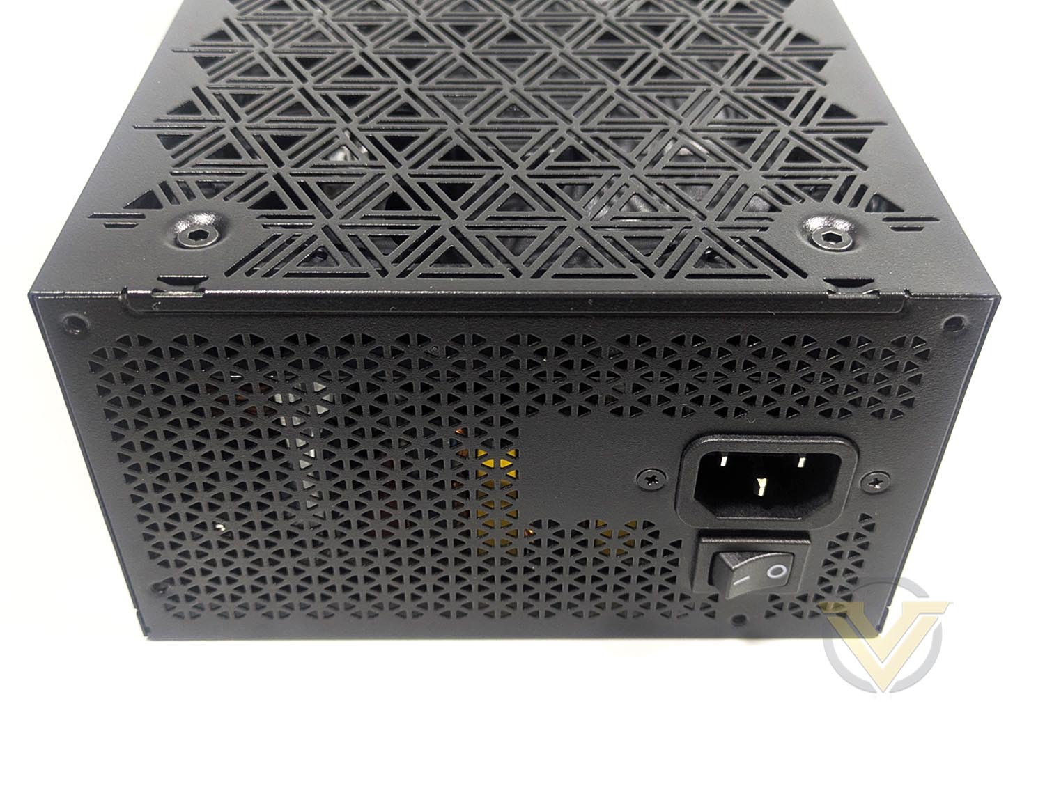 montech-beta2-850w-psu-external-3.jpg
