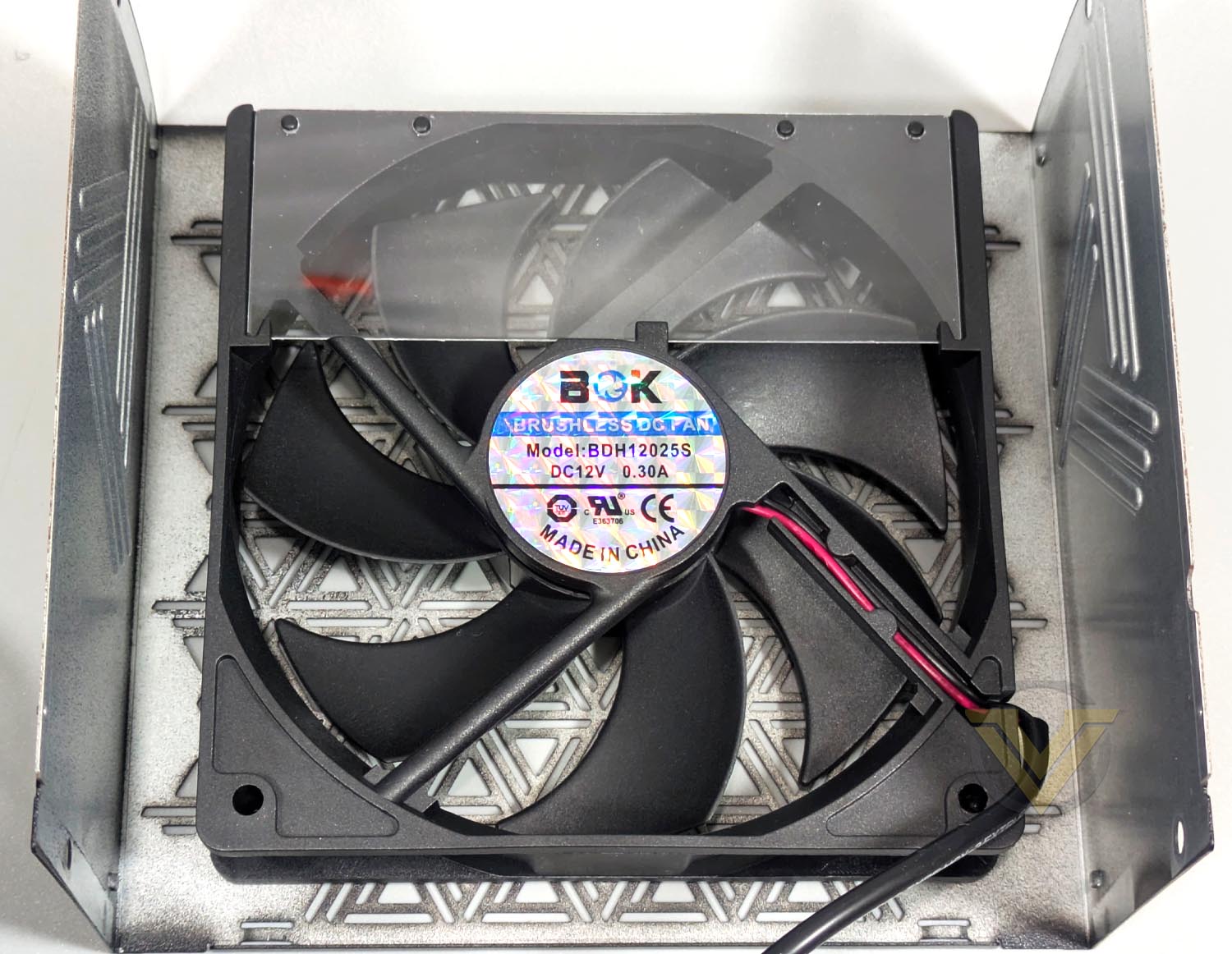 montech-beta2-850w-bdk-fan.jpg