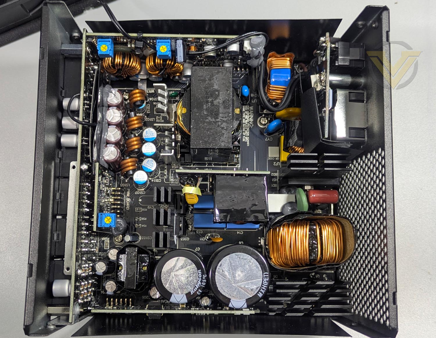 fsp-mega-gm-1000-internal-1.jpg