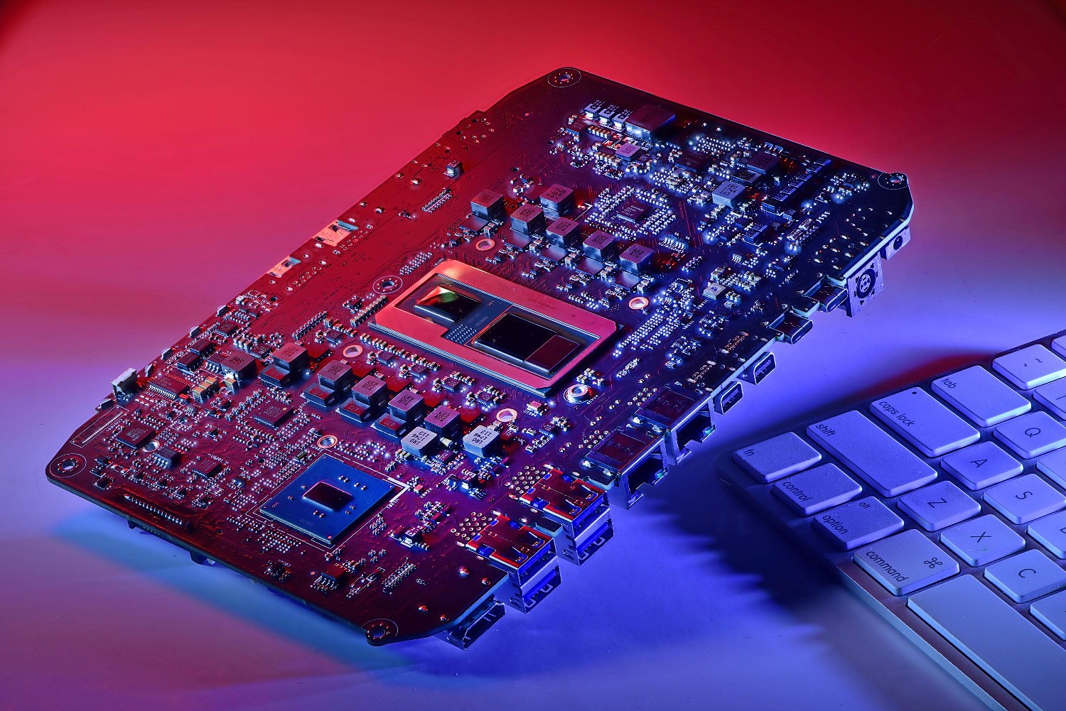 intel-hades-canyon-nuc.jpg