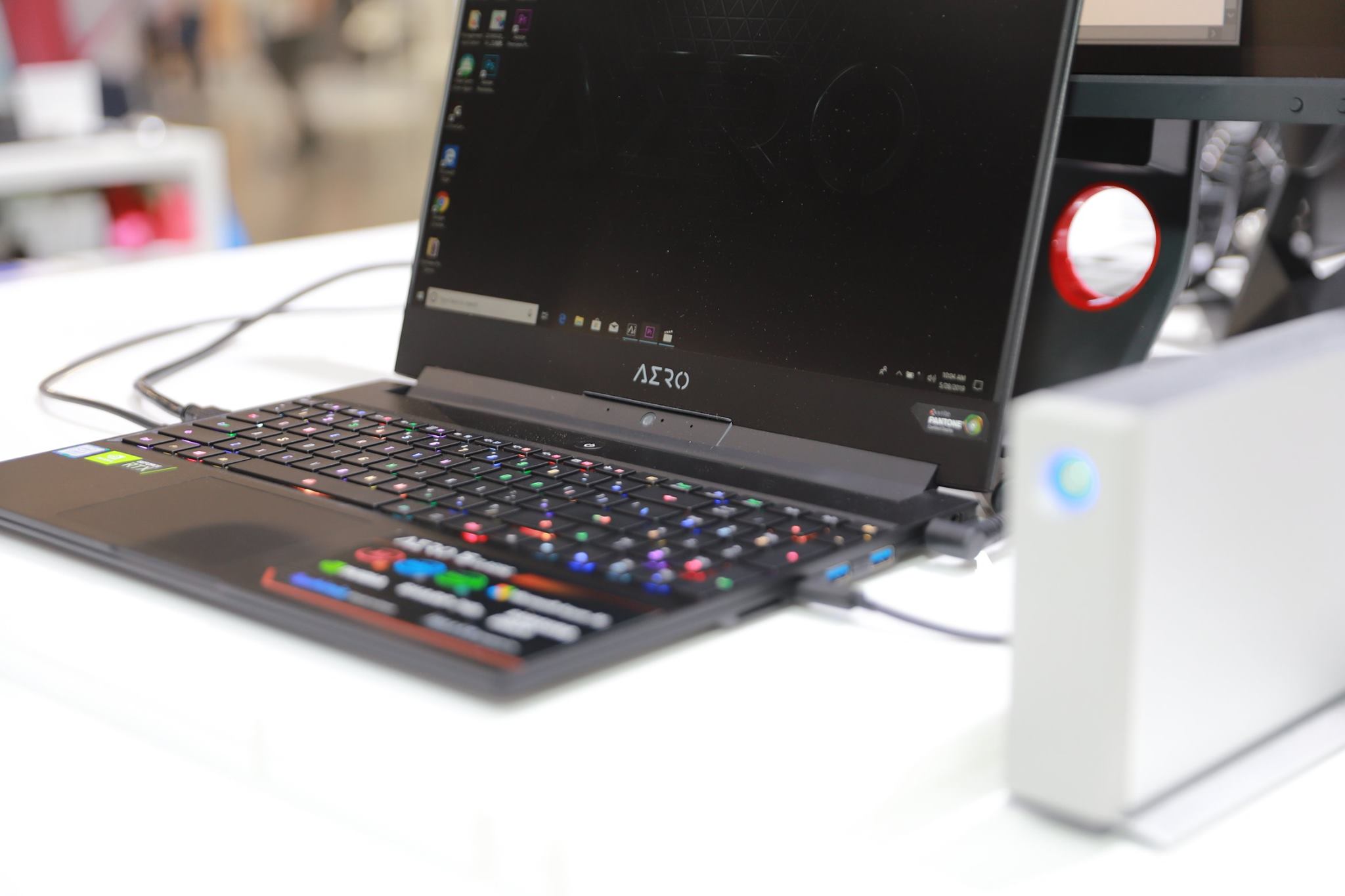gigabyte_aero_series_2019_comutexdemo.jpg