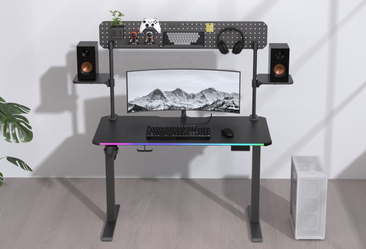 cougar computex 2025 - e-odyssey elite desk.jpg