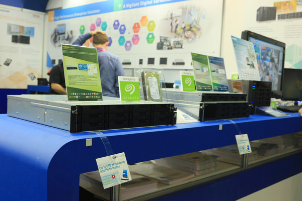 asustor computex2015 - 7 series (5).jpg